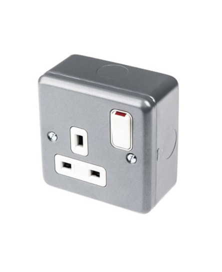 metal-clad-wall-plug-socket-1-gang-13-amp-industrial-switched-electrical-sockets